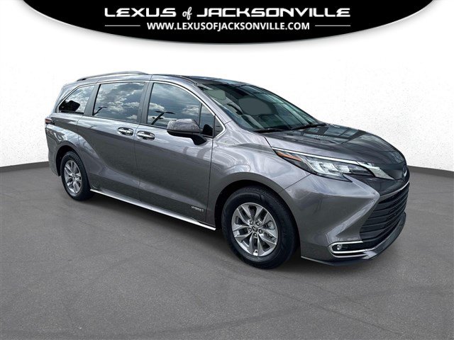 Used 2021 Toyota Sienna XLE