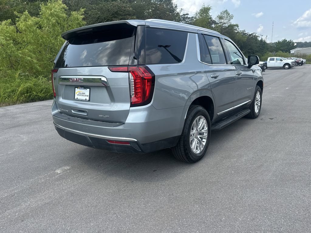 Used 2024 GMC Yukon SLT w/ SLT Luxury Package image 3