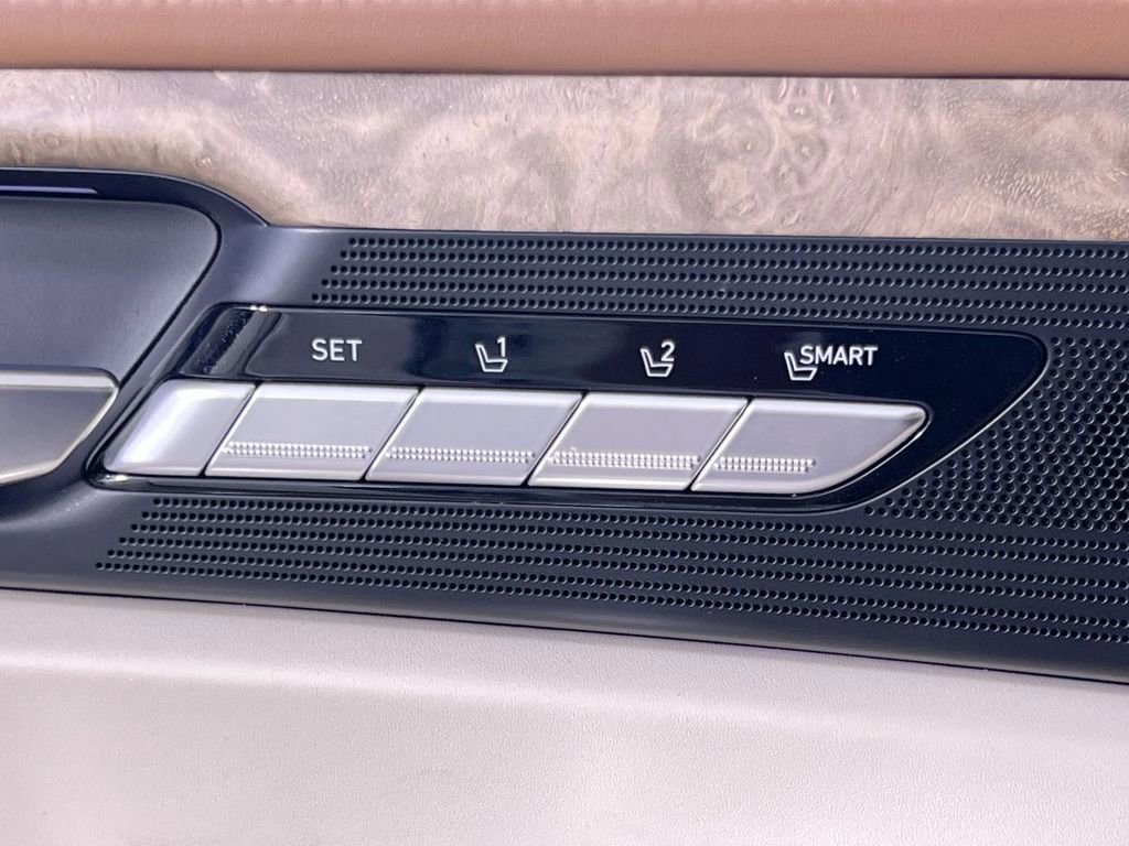 Used 2020 Genesis G90 3.3T Premium image 32