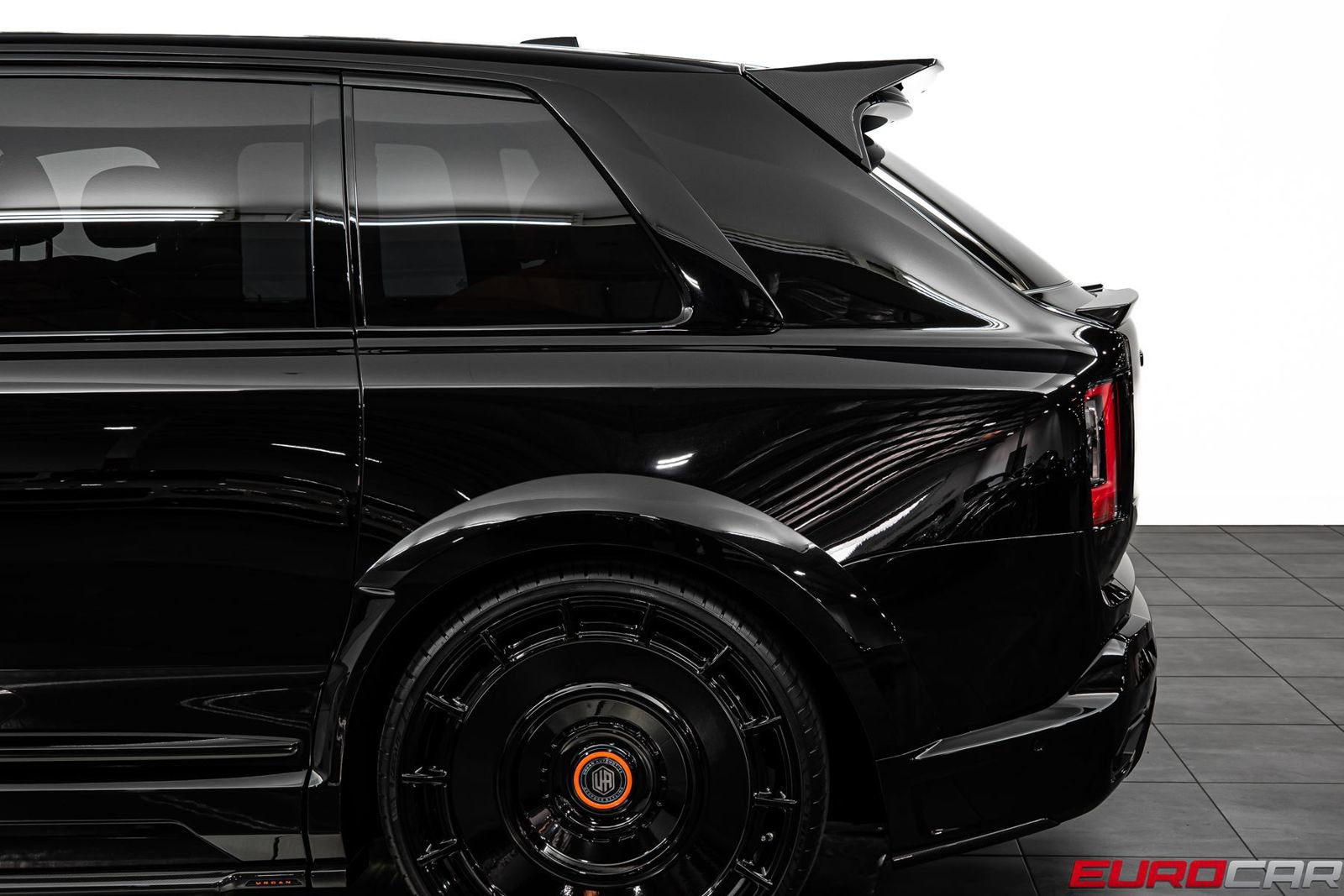 Used 2025 Rolls-Royce Cullinan Black Badge AWD/4WD image 25