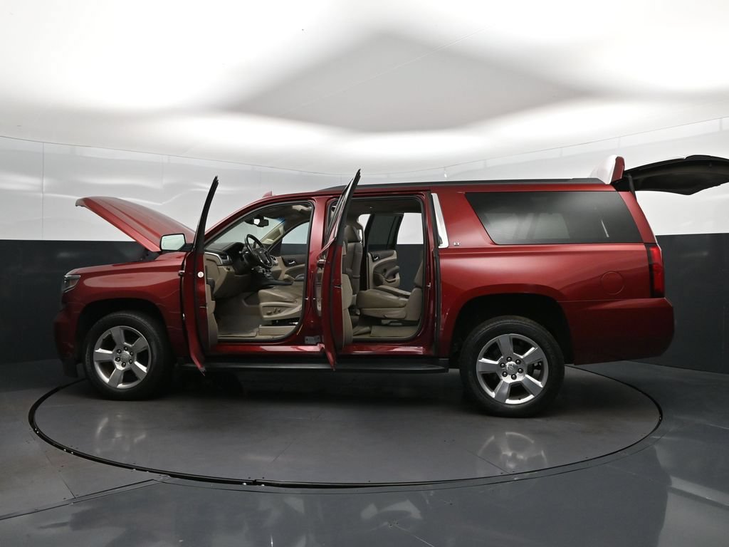 Used 2020 Chevrolet Suburban LT w/ Luxury Package RWD image 46