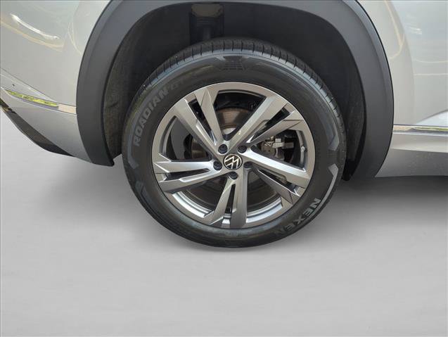 Used 2024 Volkswagen Atlas Cross Sport SEL R-Line AWD/4WD image 7