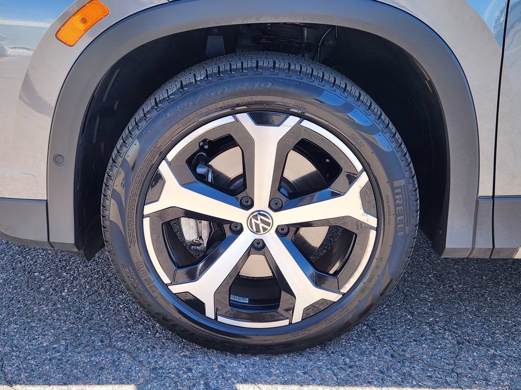 Certified 2025 Volkswagen Tiguan SE AWD/4WD image 9