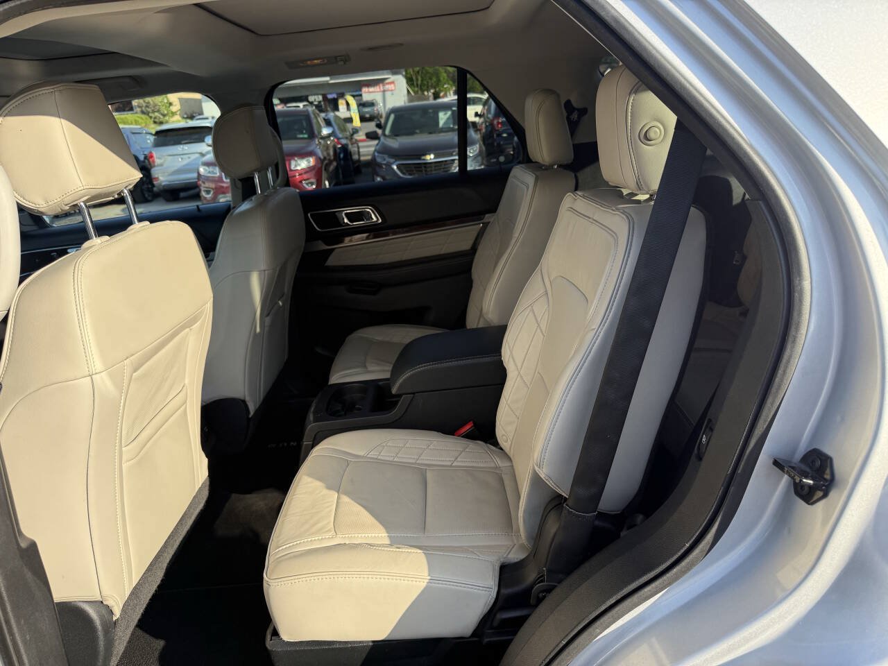 Used 2016 Ford Explorer Platinum AWD/4WD image 7