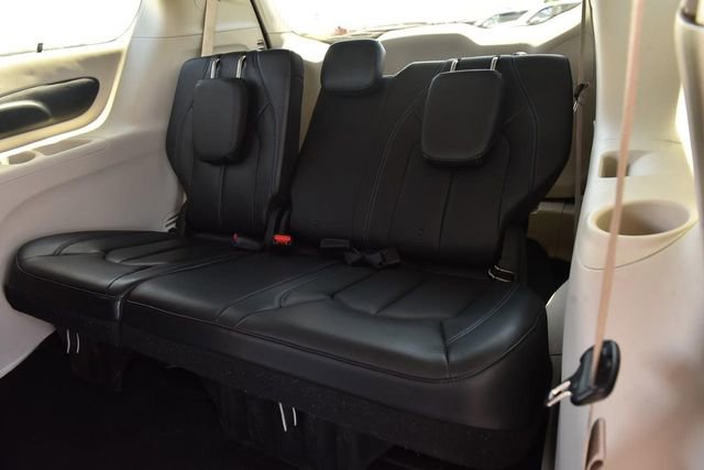 Used 2021 Chrysler Pacifica Touring-L FWD image 26
