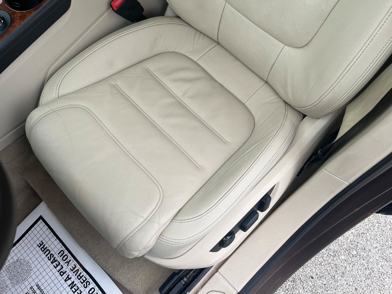 Used 2013 Volkswagen Touareg TDI AWD/4WD image 30
