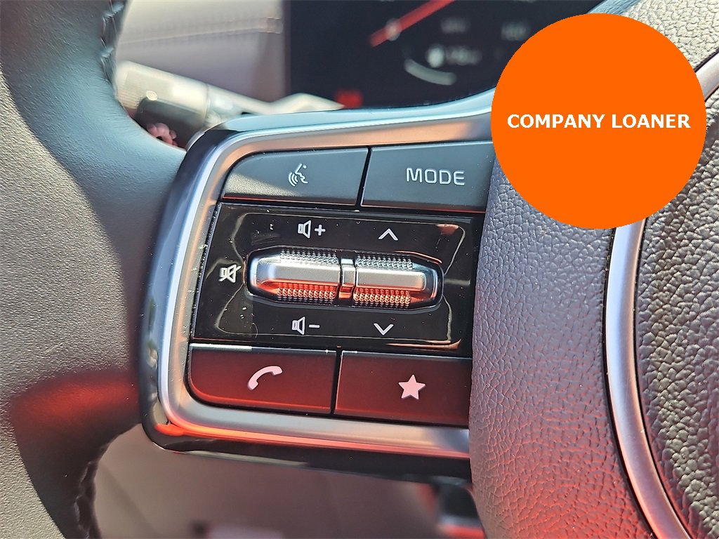 Used 2025 Kia Carnival SX Prestige image 22