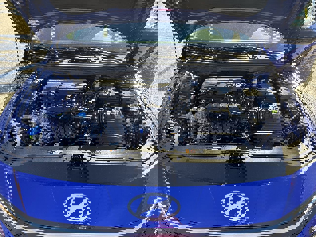 Certified 2025 Hyundai Elantra Sport image 11