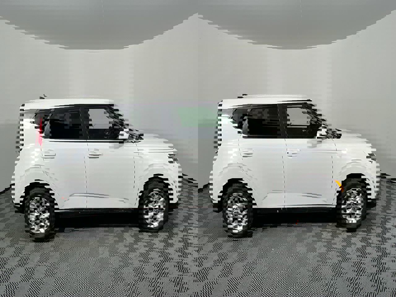 Certified 2024 Kia Soul LX w/ Option Group 015 image 2