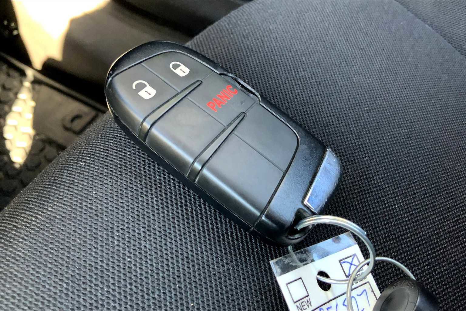 Used 2023 Jeep Renegade Latitude w/ Premium Group image 14