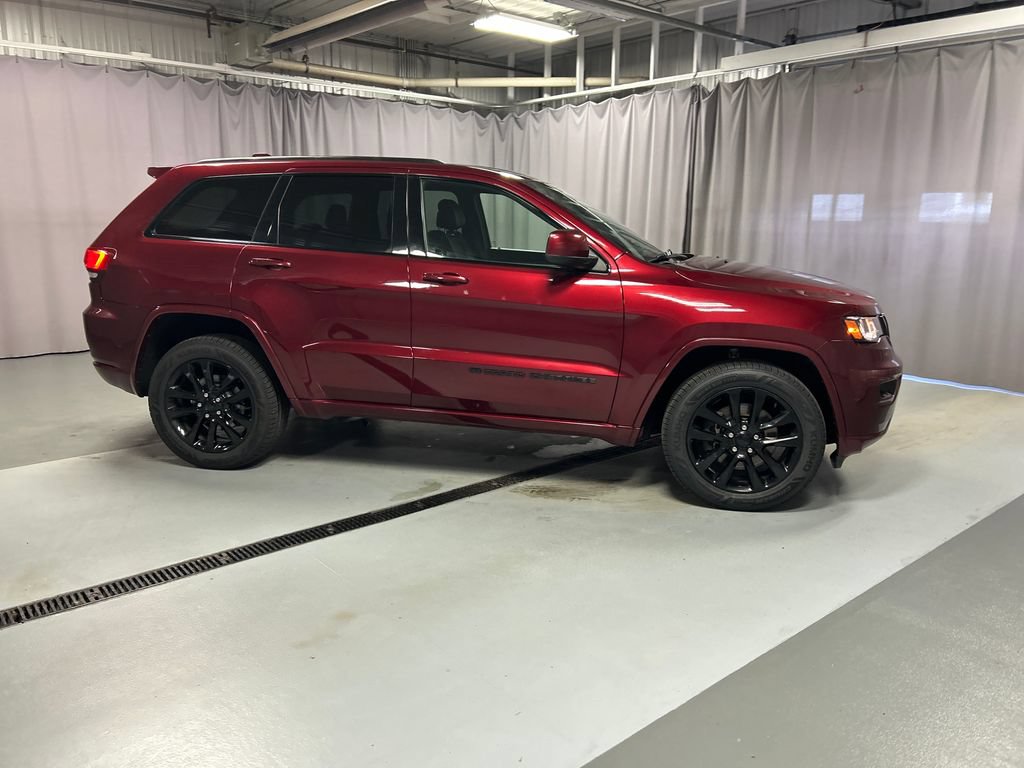 Used 2022 Jeep Grand Cherokee Laredo X AWD/4WD image 8