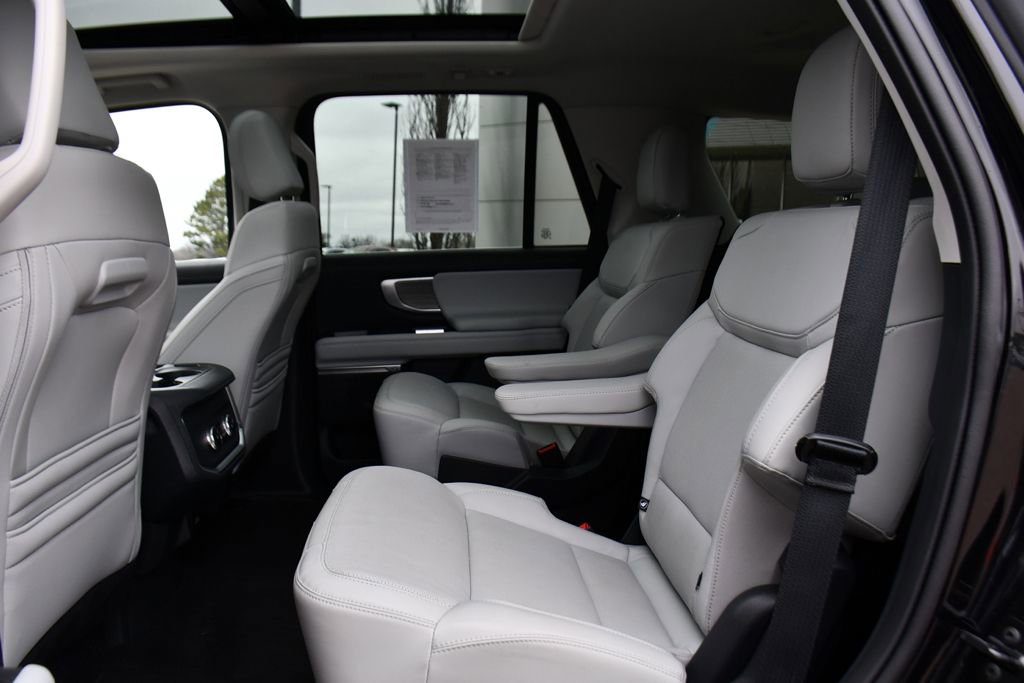 Used 2025 Ford Expedition Platinum AWD/4WD image 22