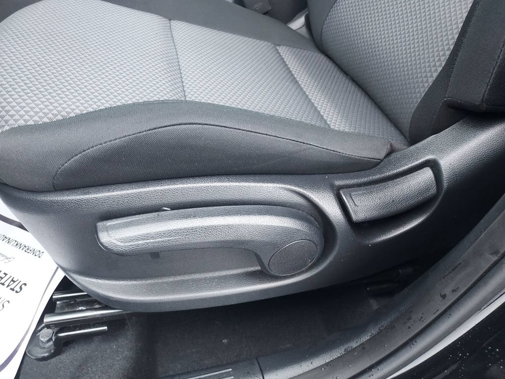 Used 2025 Kia Soul LX w/ LX Technology Package FWD image 18