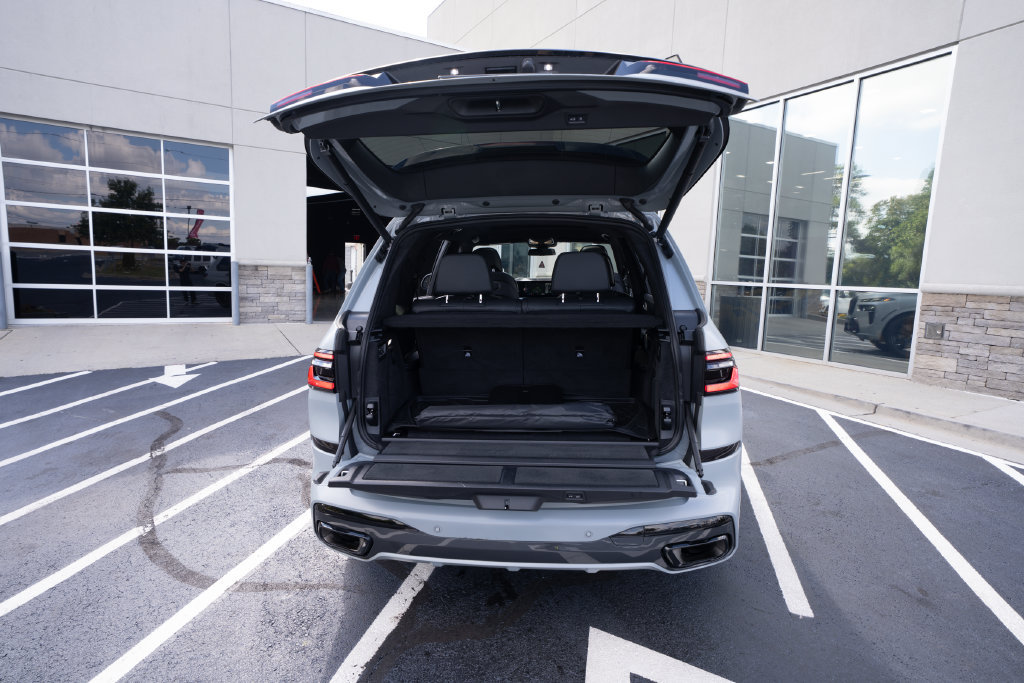 Used 2024 BMW X7 xDrive40i w/ M Sport Package AWD/4WD image 44