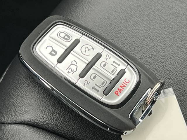 New 2026 Chrysler Pacifica Select AWD/4WD image 32