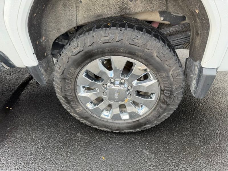 Used 2024 GMC Sierra 3500 Denali w/ Denali Reserve Package image 27