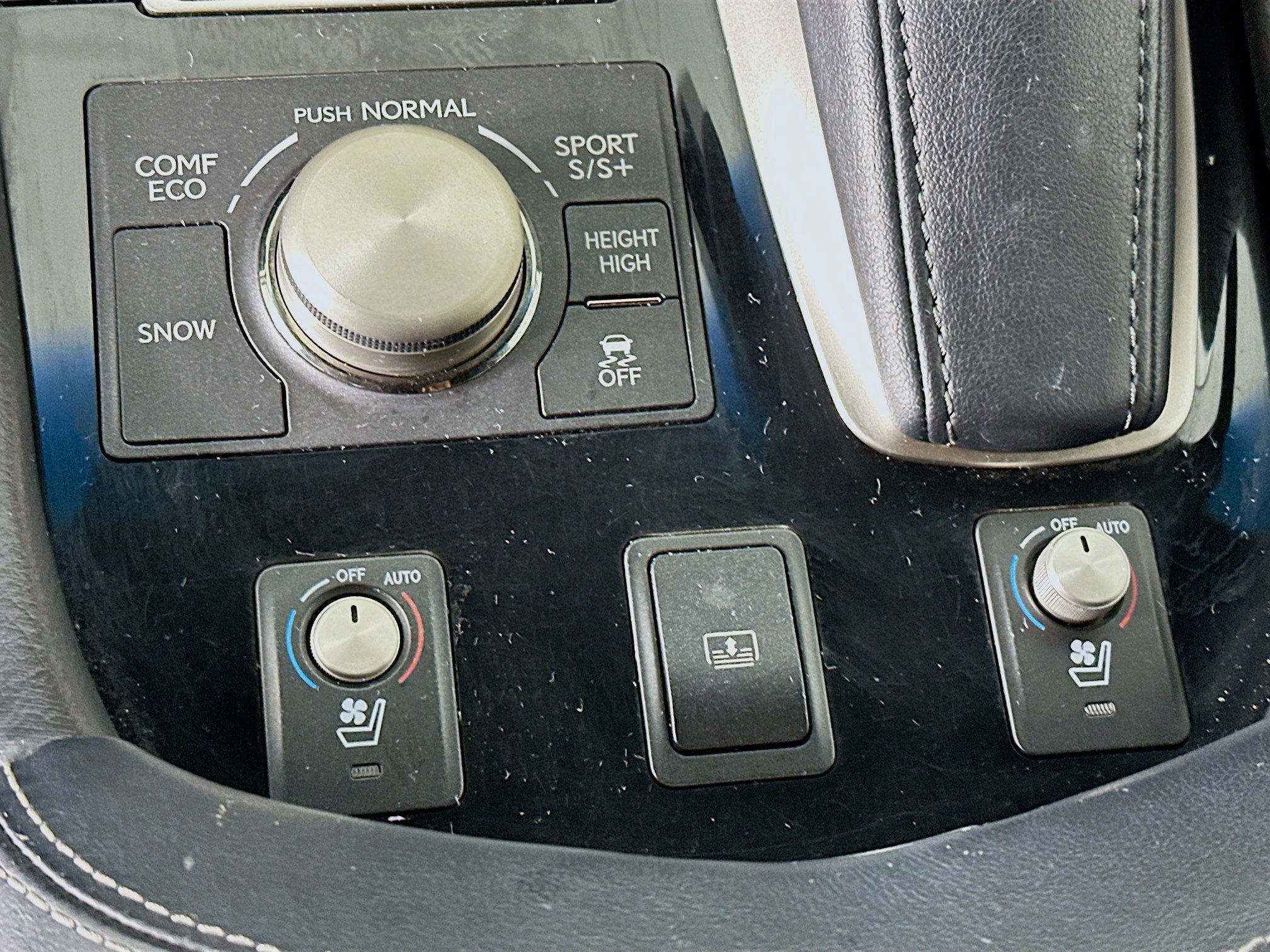 Used 2013 Lexus LS 460 w/ F-Sport Pkg RWD image 26