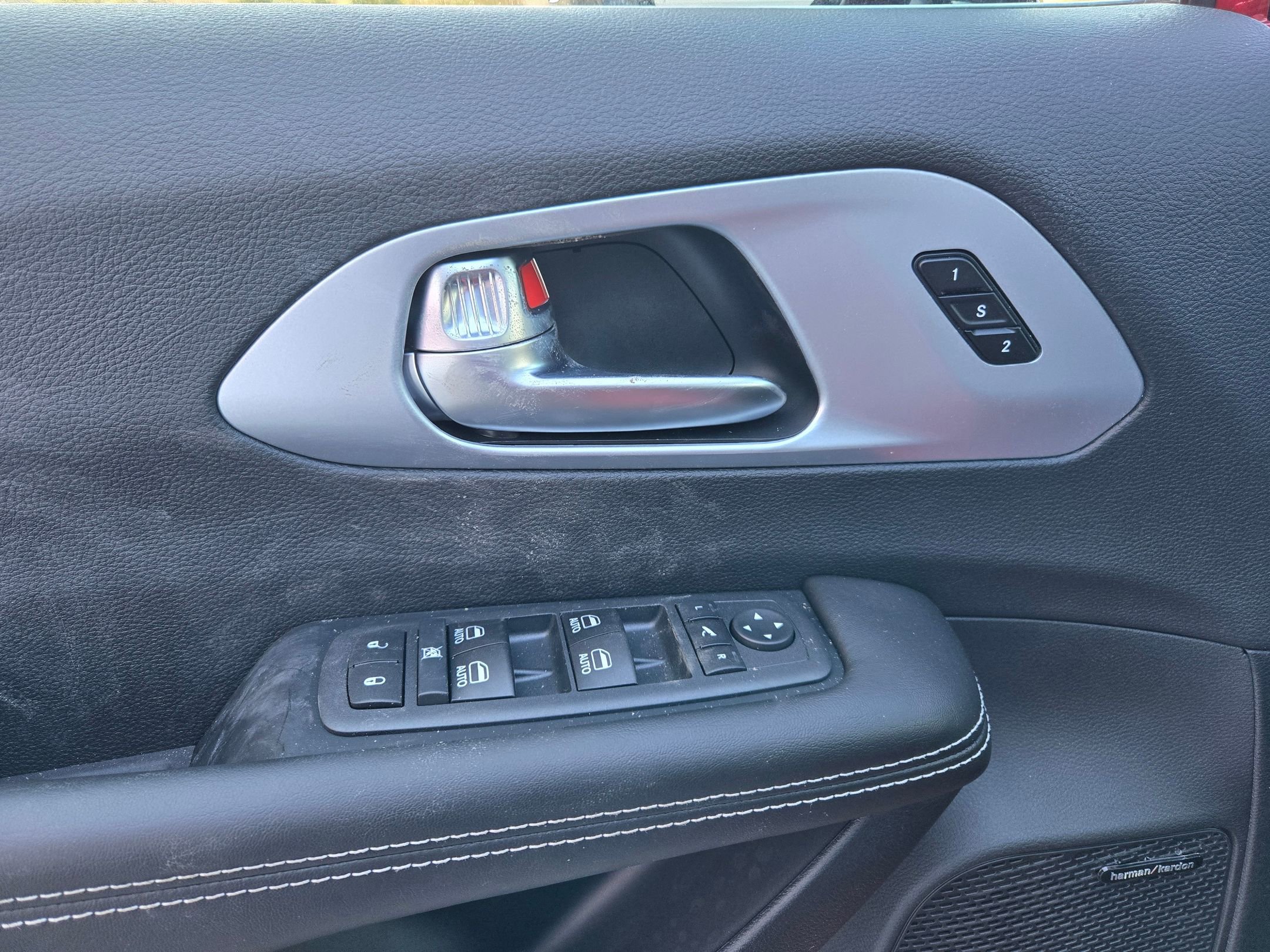 New 2026 Chrysler Pacifica Limited w/ Uconnect Theater Family Group image 21