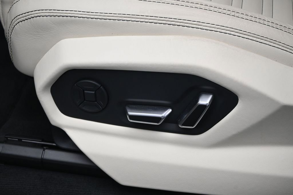 Used 2026 Lamborghini Urus SE AWD/4WD image 8