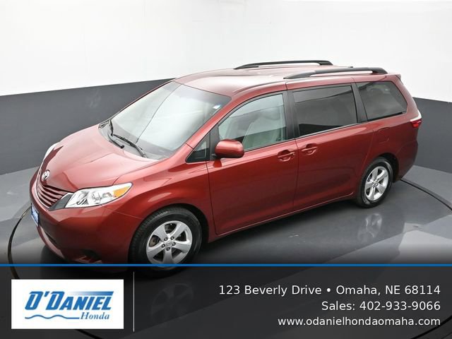 Used 2017 Toyota Sienna LE FWD image 16