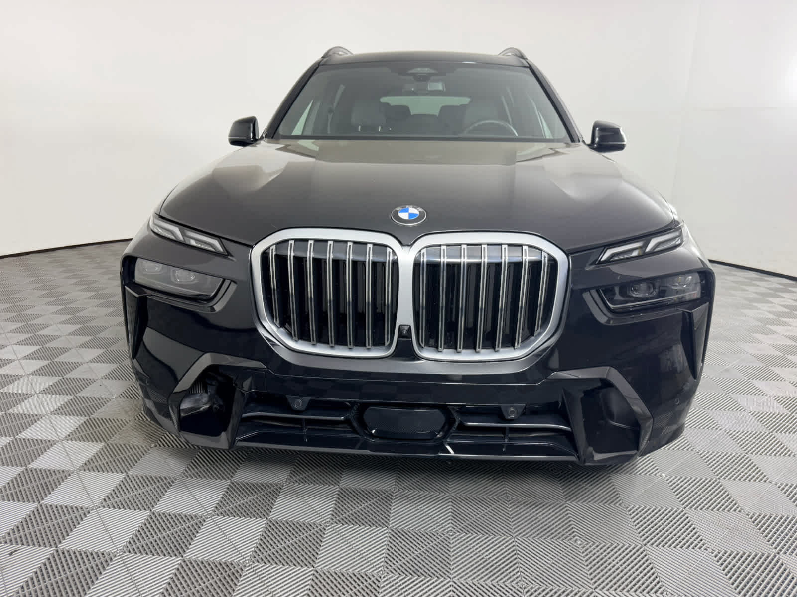 Used 2026 BMW X7 xDrive40i w/ M Sport Package AWD/4WD image 7