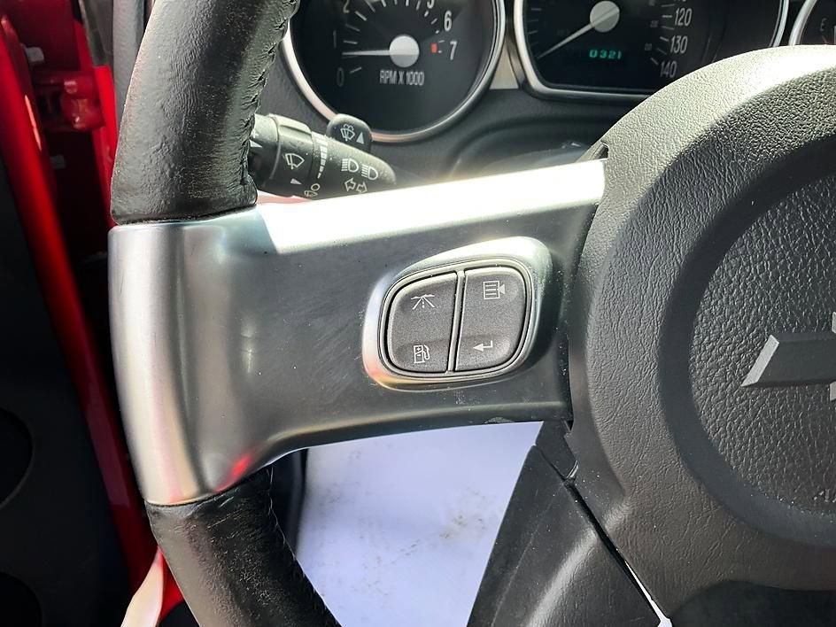 Used 2005 Chevrolet SSR w/ Preferred Equipment Group RWD image 25