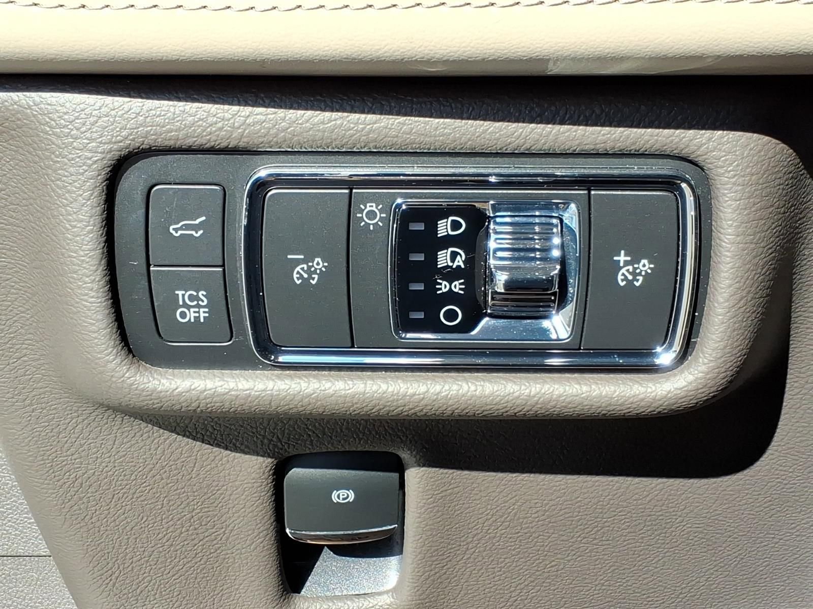 Used 2021 Lincoln Nautilus Reserve w/ Cargo Utility Package image 17