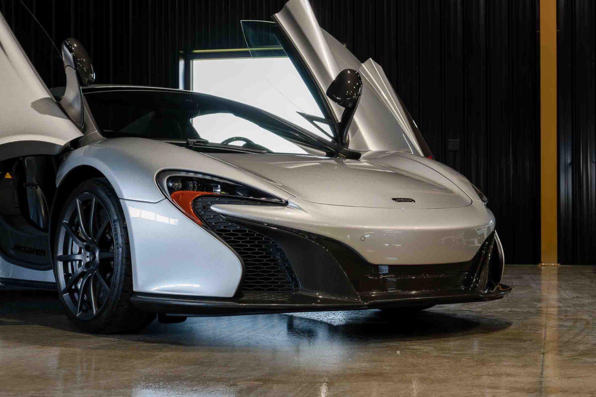 Used 2016 McLaren 650S Spider RWD image 27
