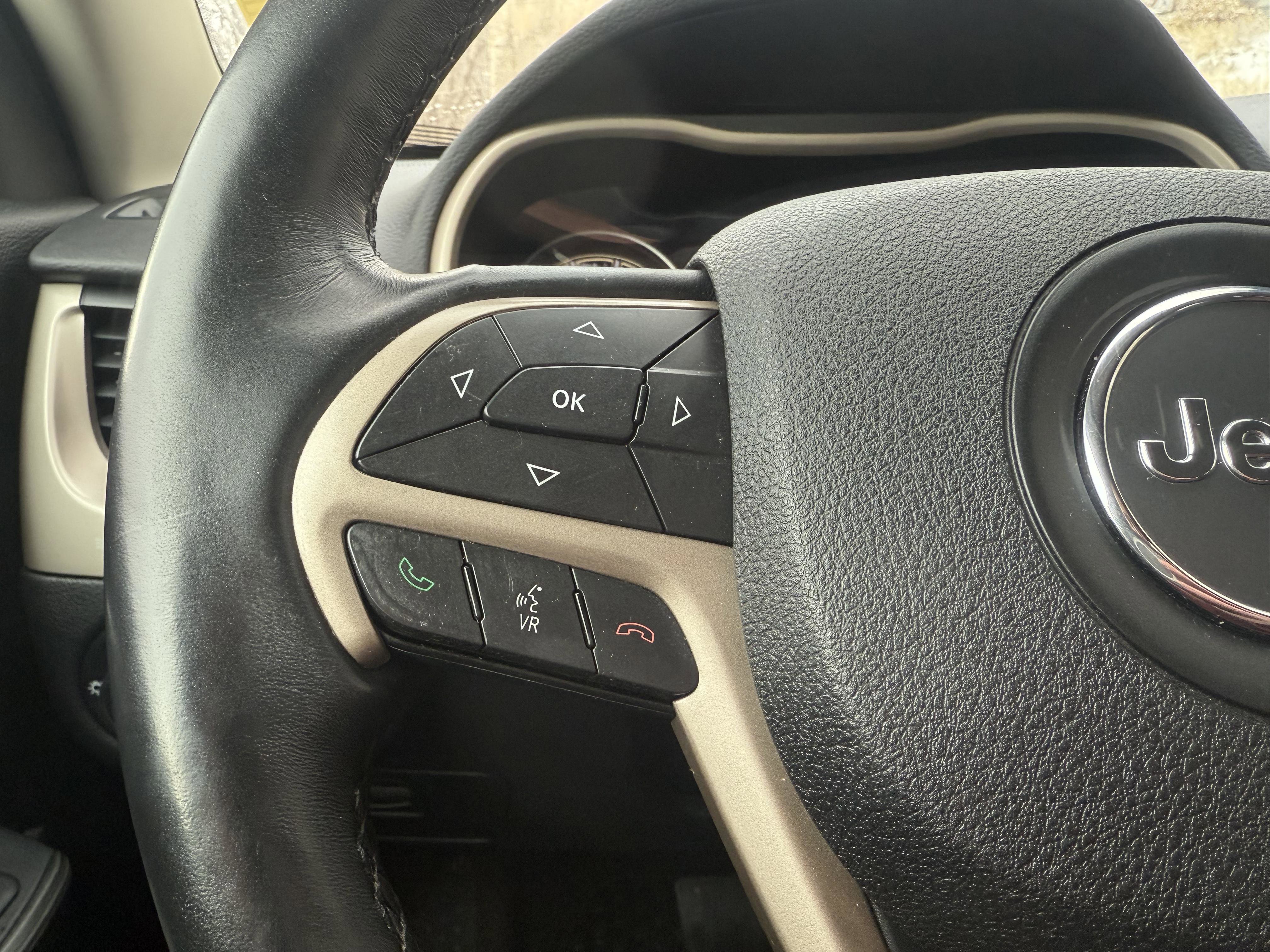 Used 2017 Jeep Cherokee Latitude w/ Cold Weather Group image 18