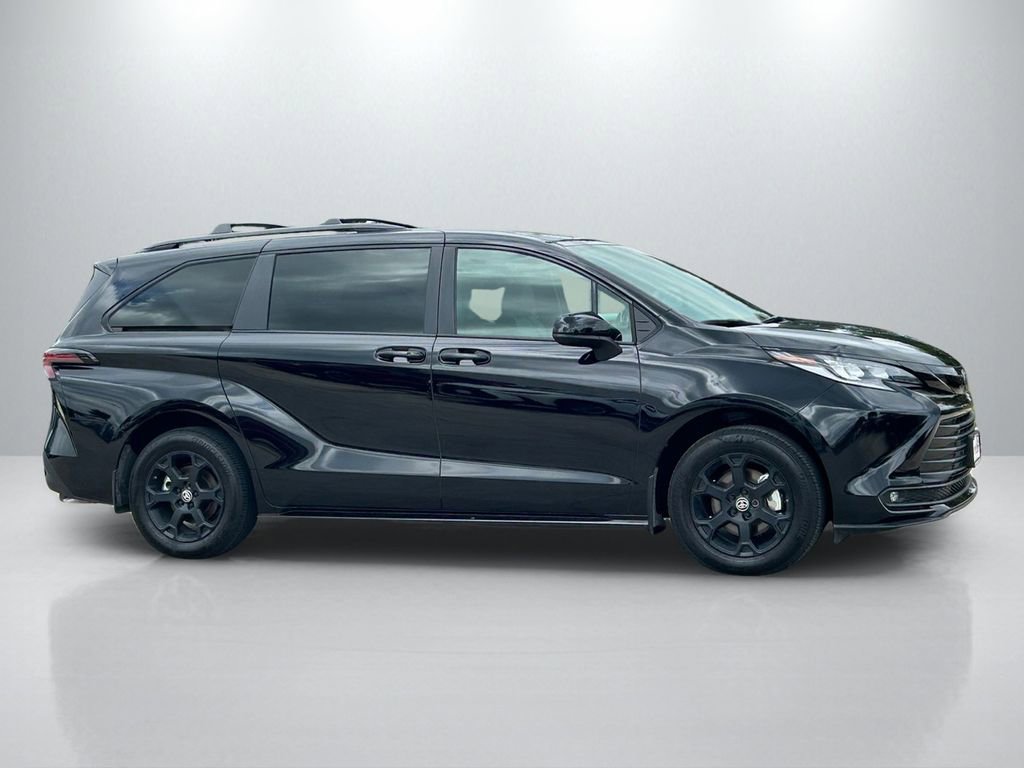 Certified 2025 Toyota Sienna XLE Woodland Edition AWD/4WD image 4