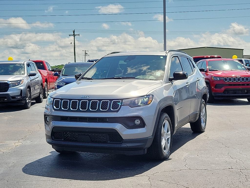 Used 2024 Jeep Compass Latitude image 2