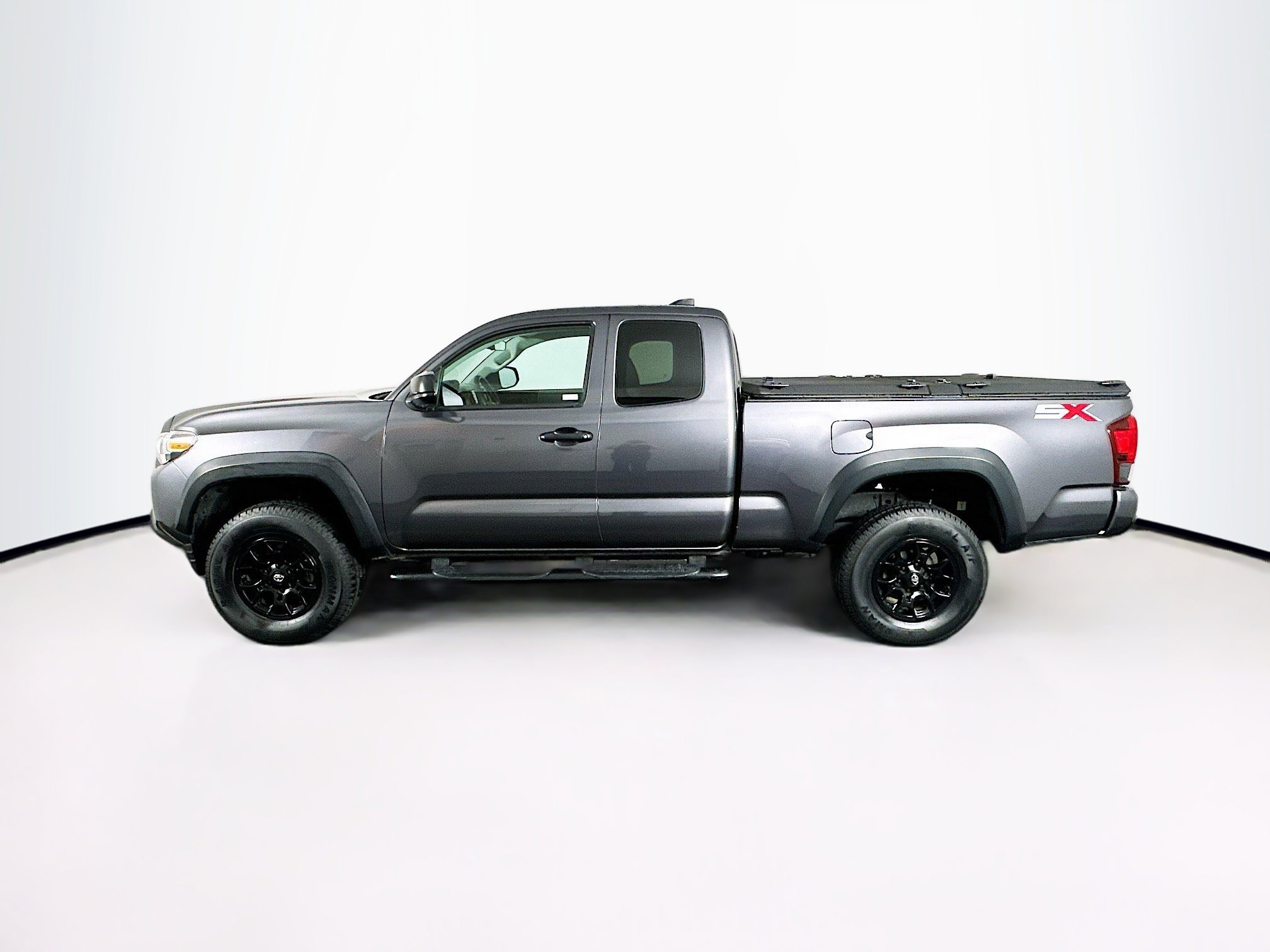 Used 2020 Toyota Tacoma SR w/ SX Package image 4