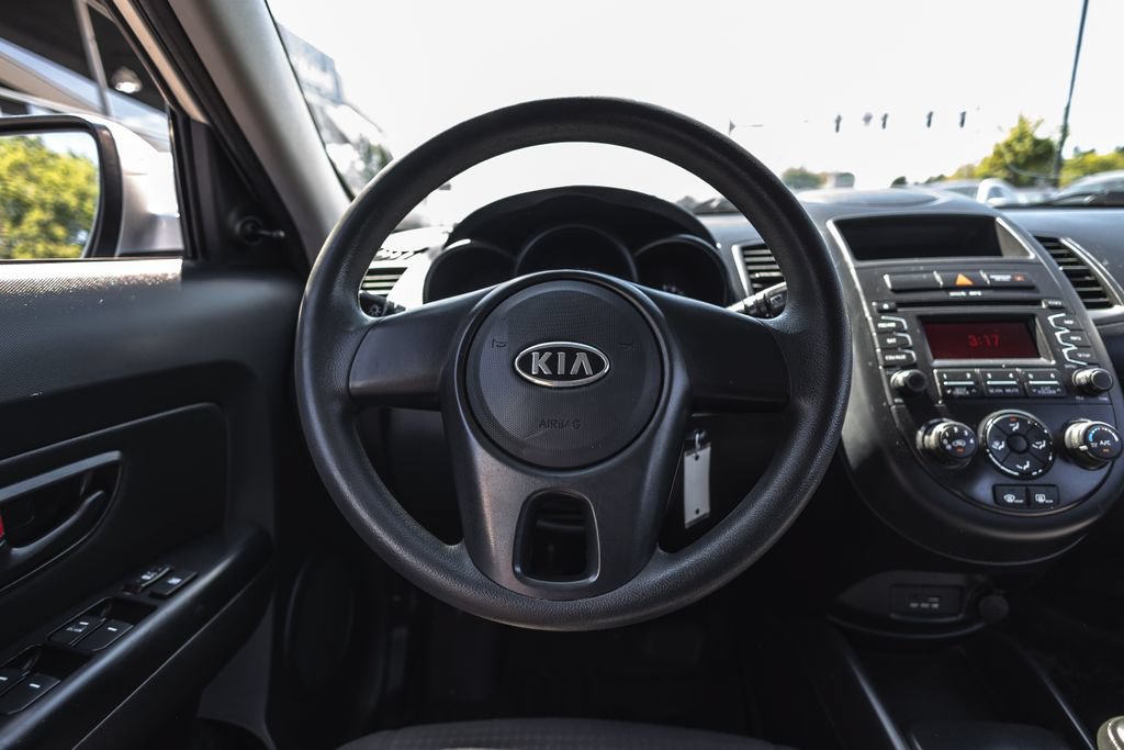 Used 2012 Kia Soul FWD image 16