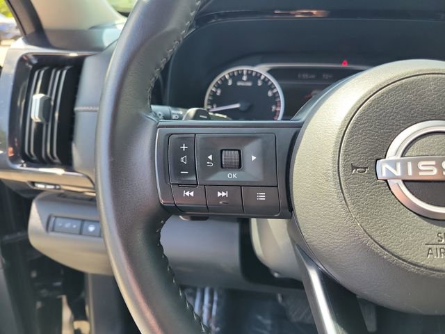 Used 2025 Nissan Pathfinder SV image 15