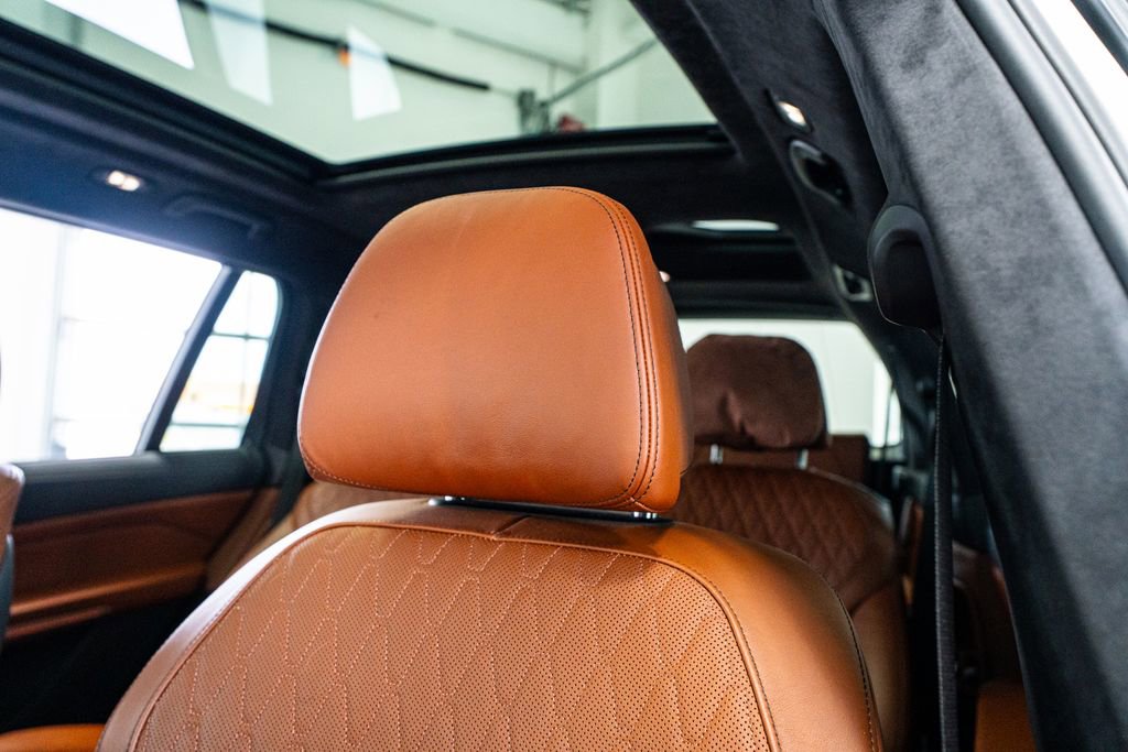 Used 2021 BMW X7 M50i w/ Executive Package AWD/4WD image 39