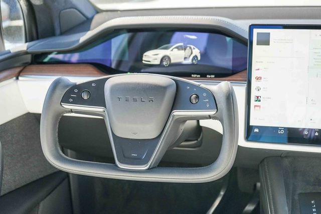 Used 2022 Tesla Model X image 16