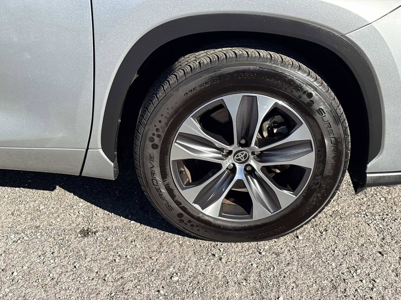 Used 2023 Toyota Highlander XLE image 9