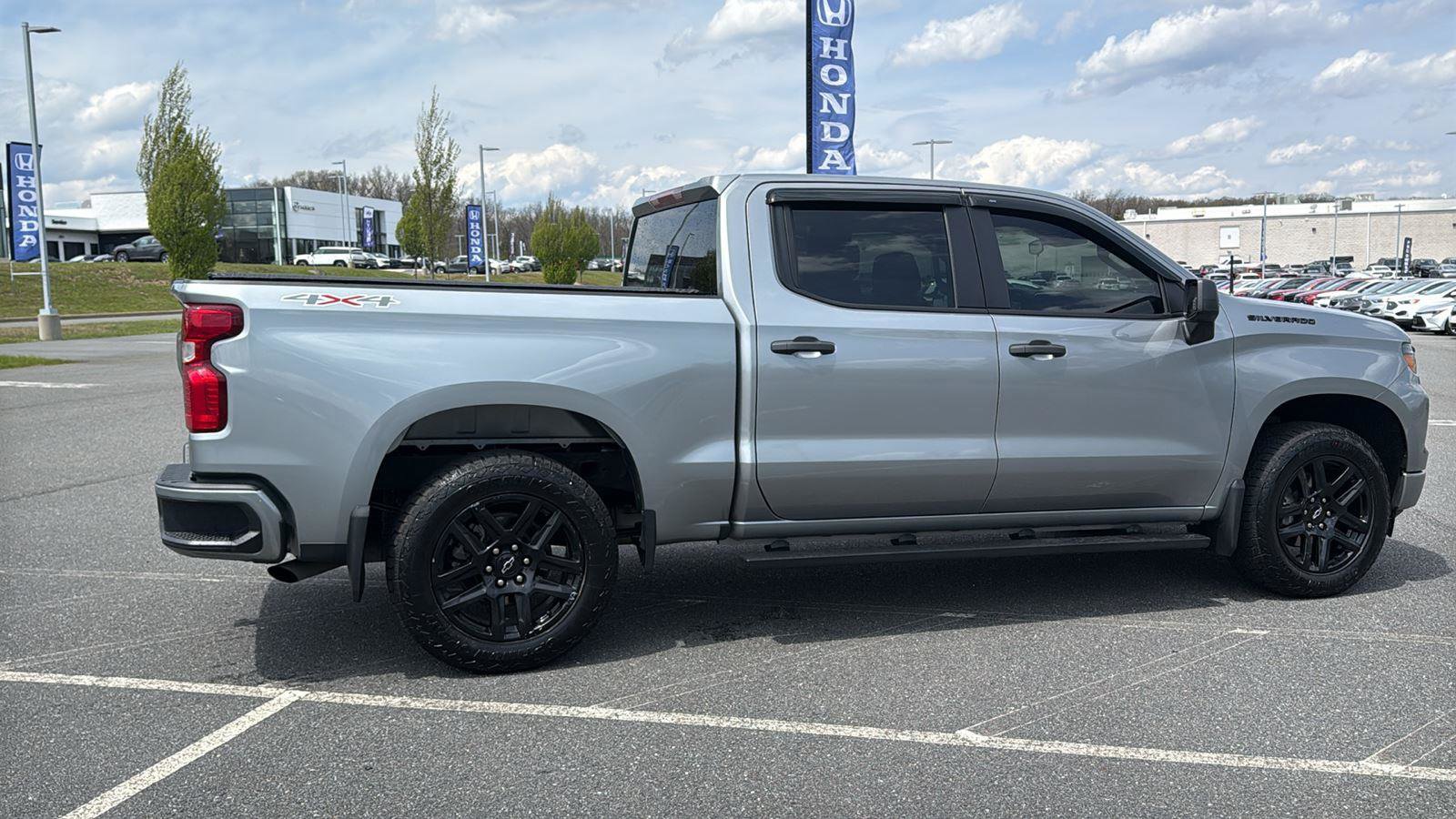 Used 2023 Chevrolet Silverado 1500 Custom AWD/4WD image 5