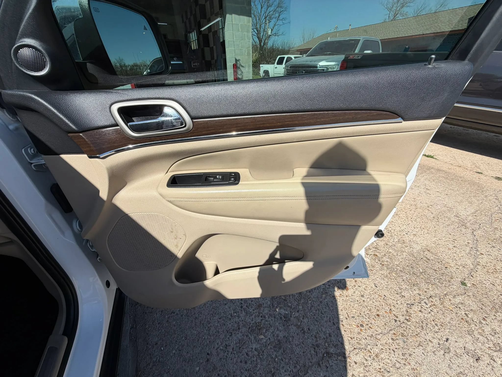Used 2017 Jeep Grand Cherokee Limited w/ Luxury Group II RWD image 15