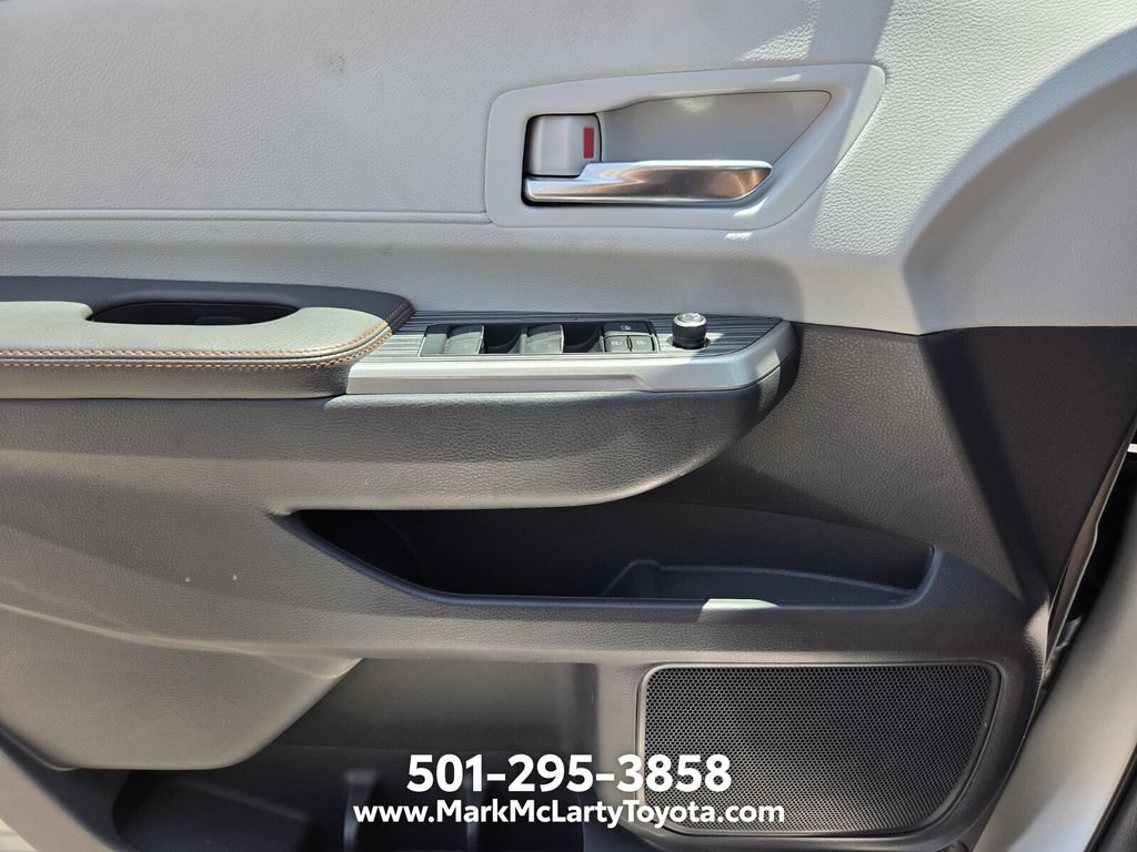 Used 2021 Toyota Sienna XSE w/ XSE Plus Package FWD image 28