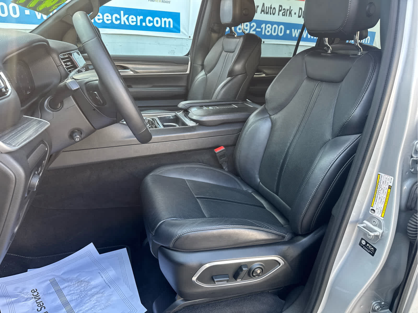 Used 2024 Jeep Wagoneer Series III AWD/4WD image 25