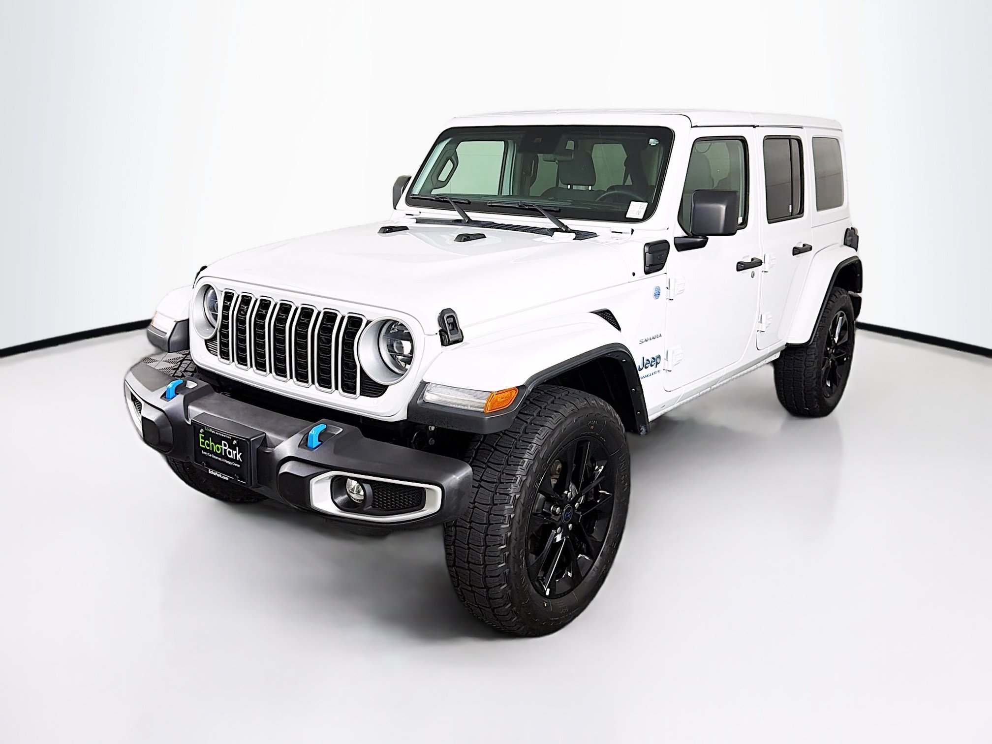 Used 2024 Jeep Wrangler Unlimited Sahara AWD/4WD image 3