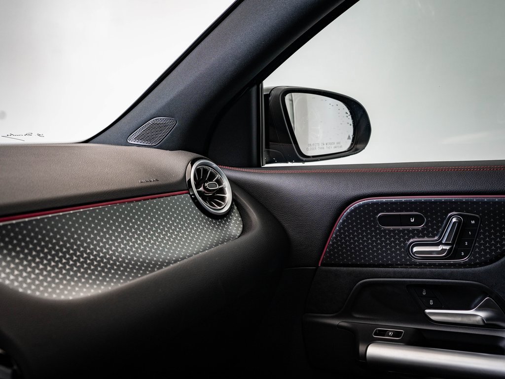 Certified 2025 Mercedes-Benz GLA 250 4MATIC image 34