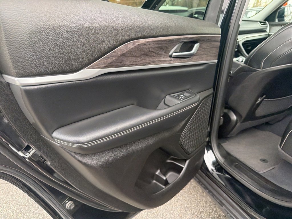 Used 2023 Jeep Grand Cherokee Limited image 30