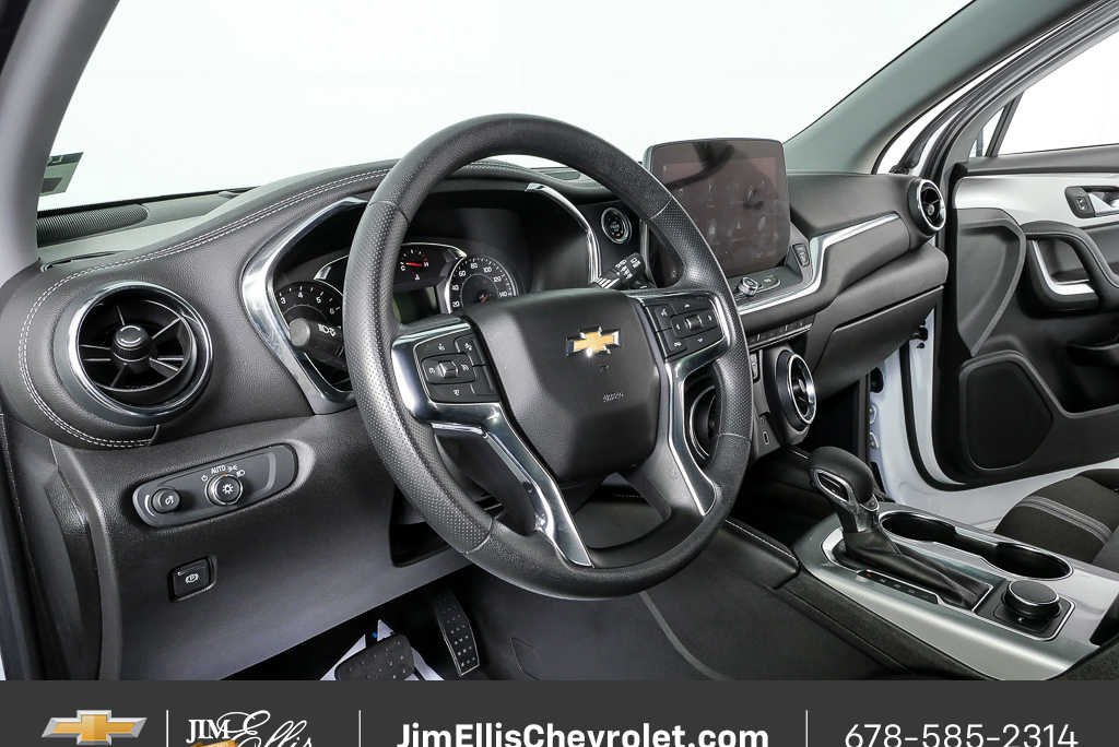 Certified 2025 Chevrolet Blazer LT FWD image 4