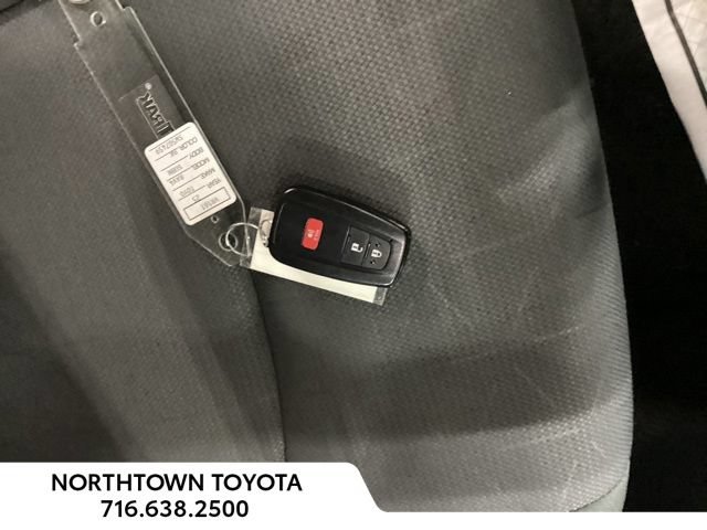 Used 2025 Toyota RAV4 XLE AWD/4WD image 29