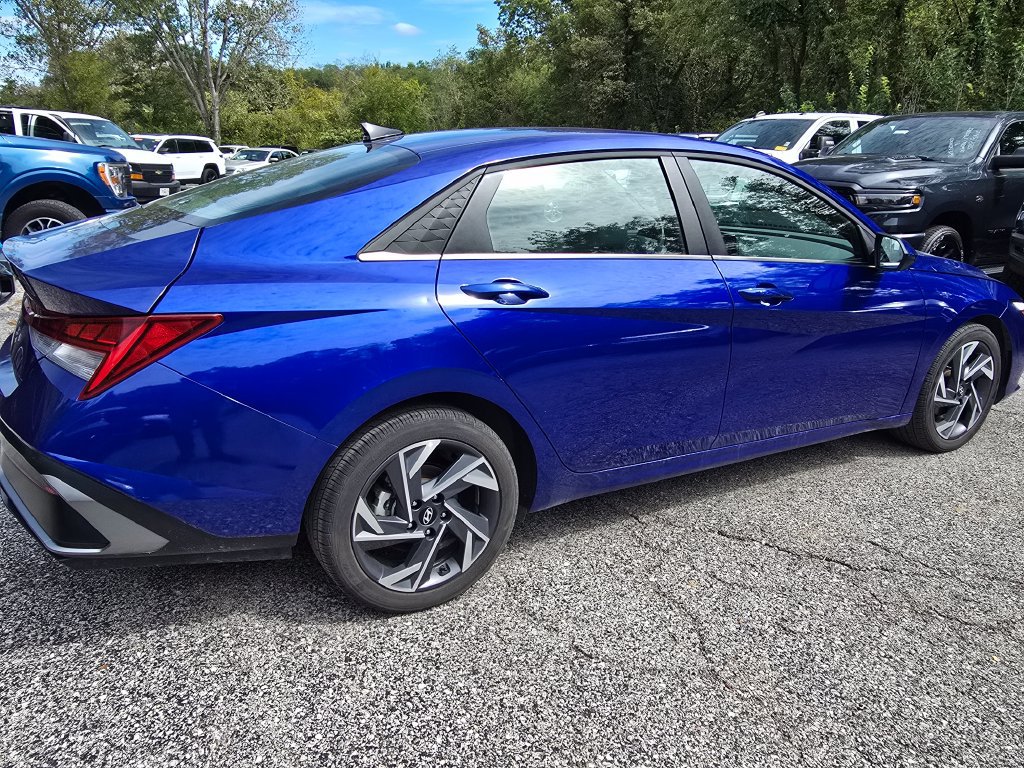 Used 2025 Hyundai Elantra SEL FWD image 8