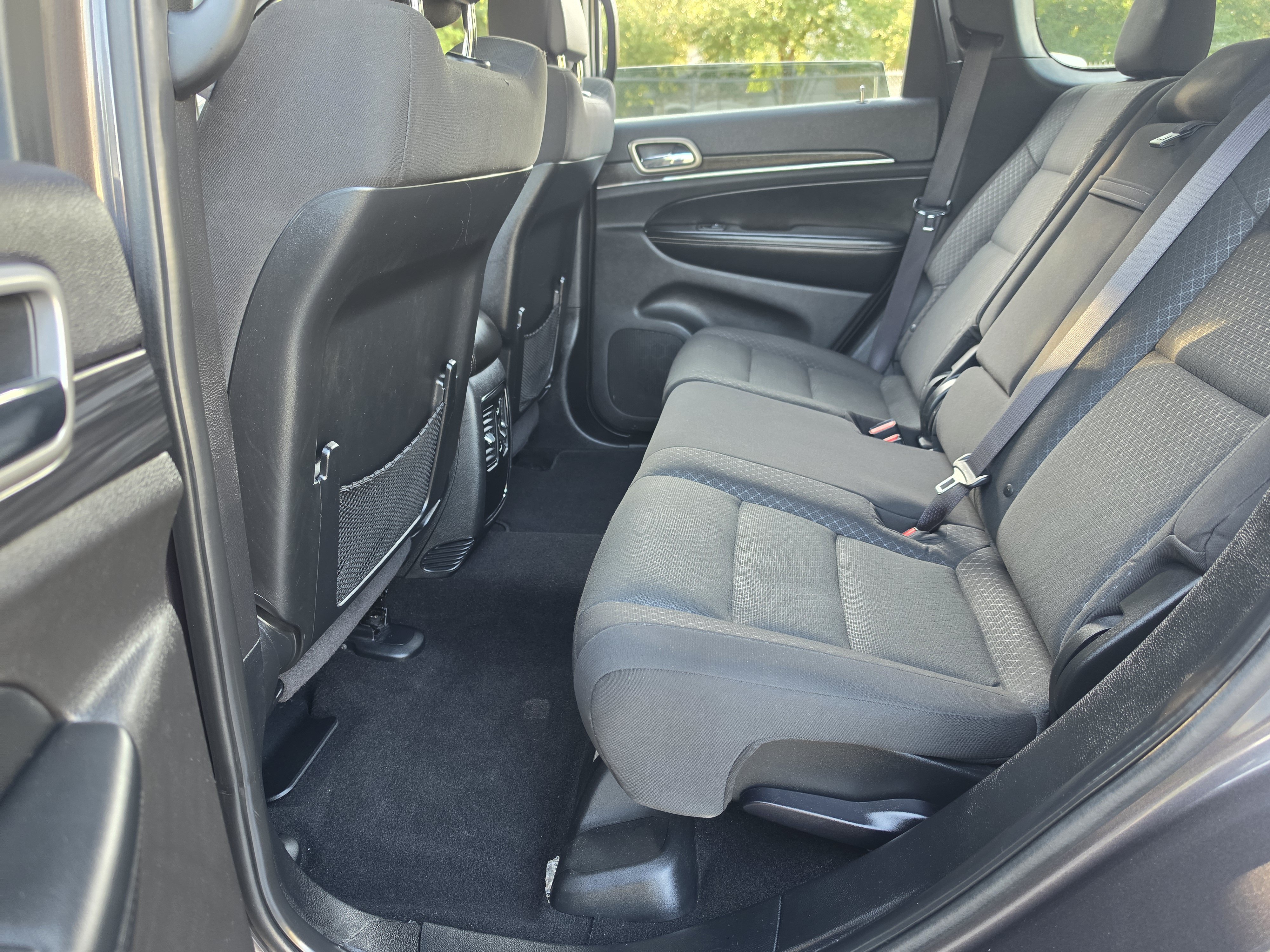 Used 2021 Jeep Grand Cherokee Laredo AWD/4WD image 19