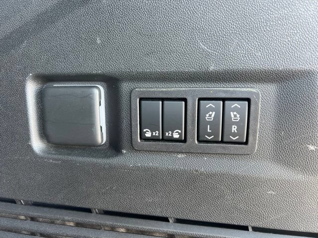 Used 2023 Chevrolet Tahoe Premier w/ Advanced Technology Package AWD/4WD image 18