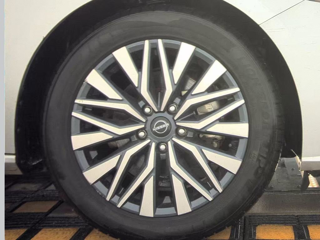 Used 2024 Nissan Altima 2.5 SV image 11